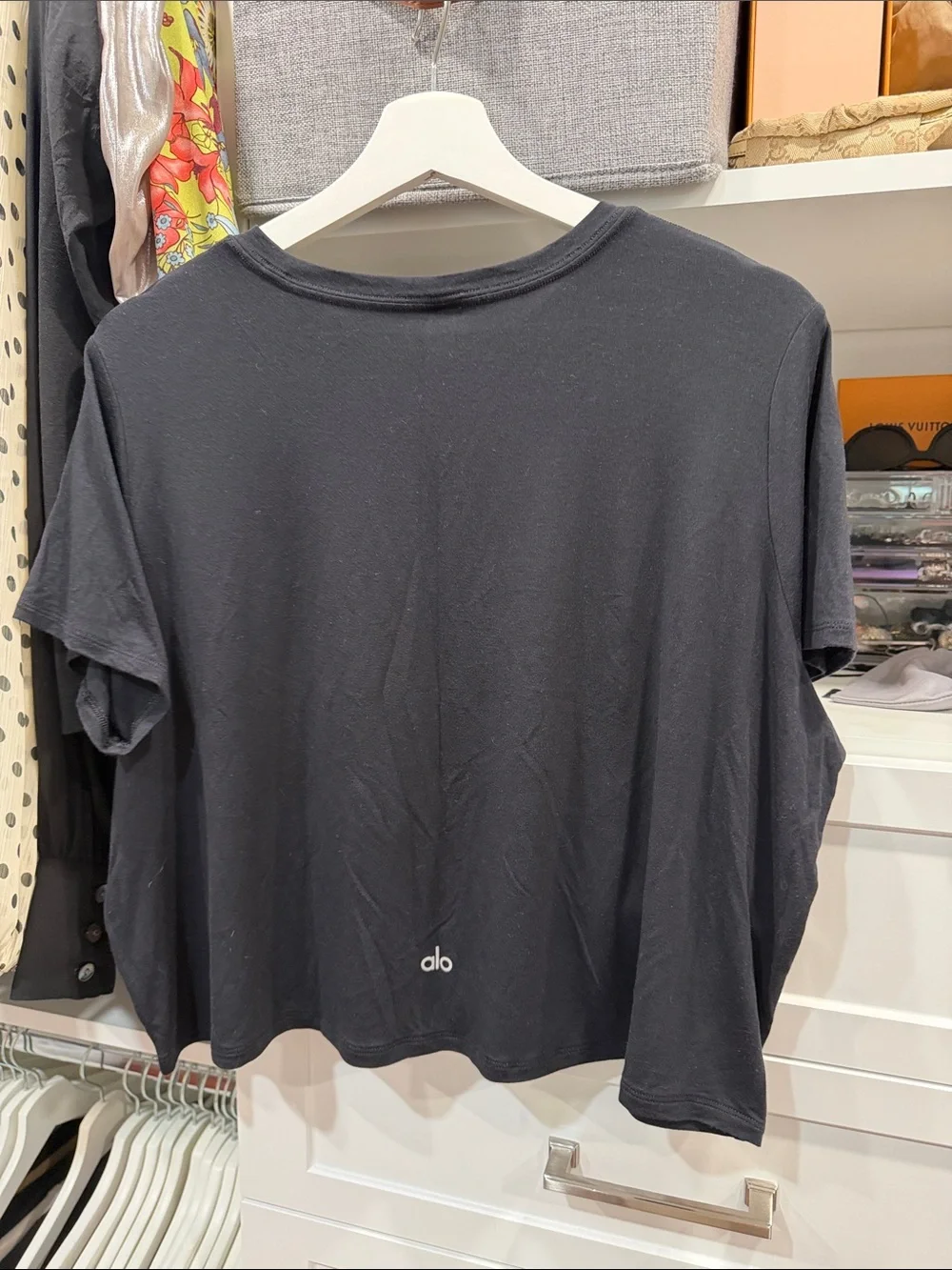 Alo Cropped Black Crewneck Tee - Picture 4 of 4